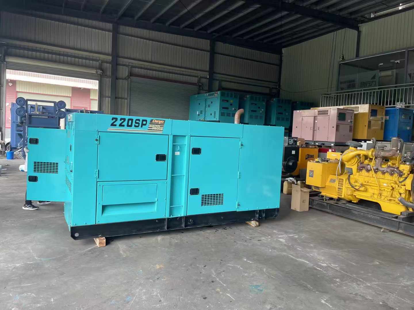 红星800kW 柴油发电机的输出电流波动范围是多少？